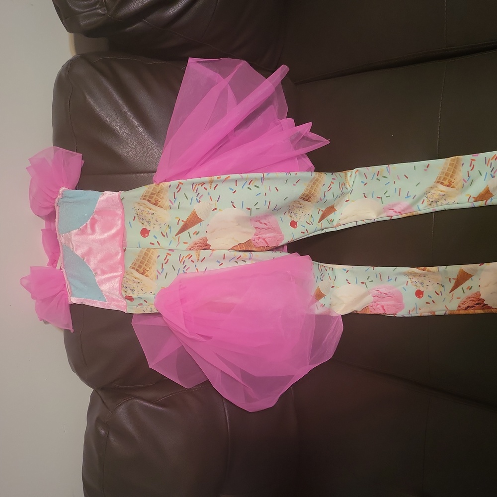 Elegant Pink and Green Dance Costume with Flowing Overlay - Picture 2 of 2